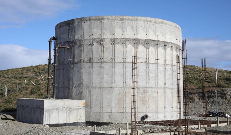 Subsecretario Cristobal Leturia, visita obras APR localidades ojo bueno, loteo Vrsalovic, Calafate