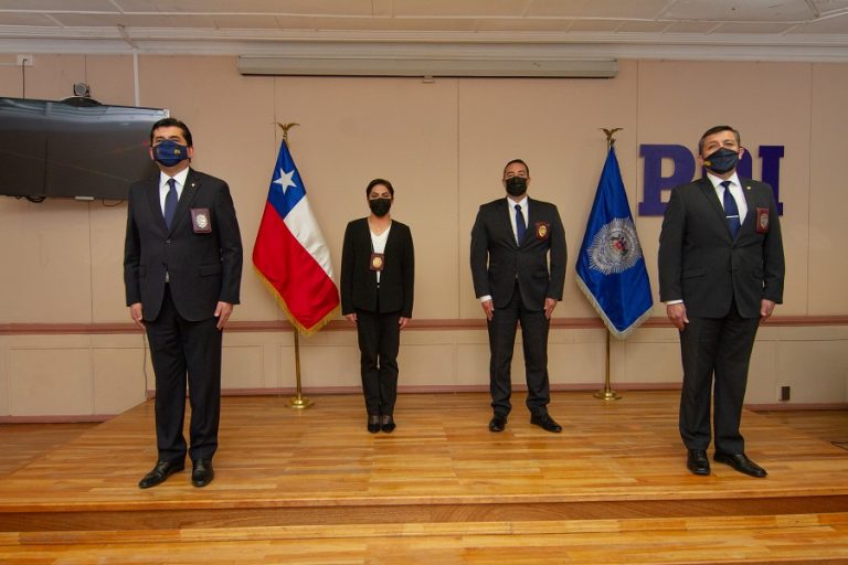 Prefecto inspector a la izq, asistenes al centro y Prefecto Juan Suazo a la derecha