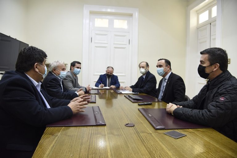 Reunión Gobernador con CChC PArenas (6)