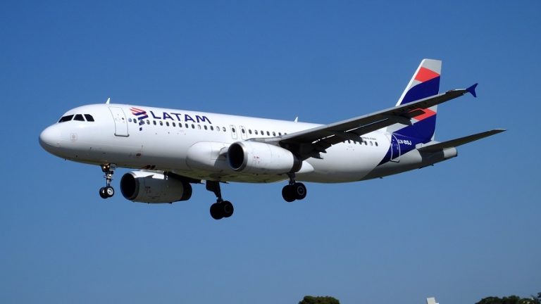 LATAM_A320-233_LV-BSJ_(33907622701)