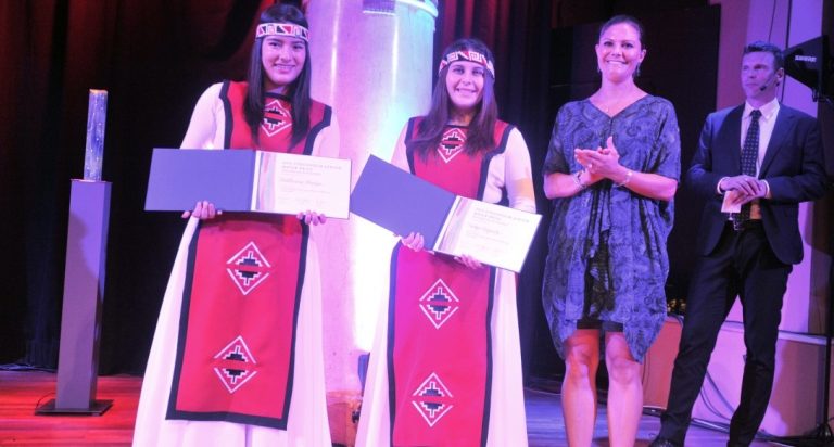 ganadoras premio a la excelencia concurso junior 2015 con princesa Victoria