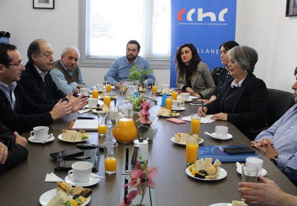 Reunión CChC Magallanes Candidata Jara (39)