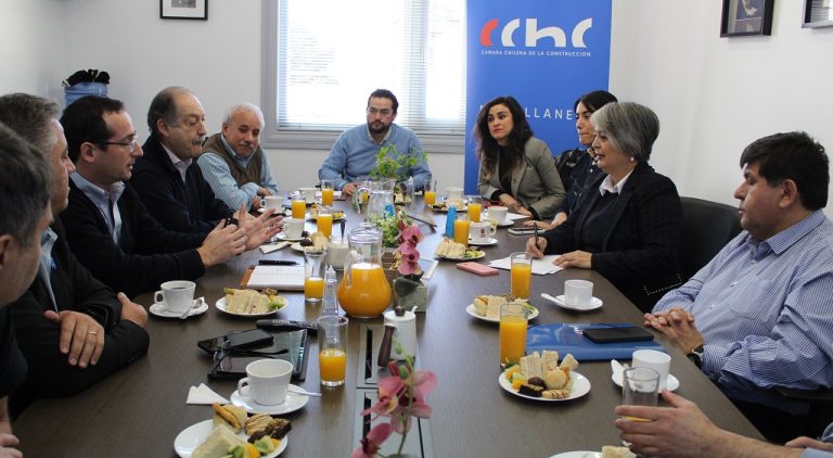 Reunión CChC Magallanes Candidata Jara (39)