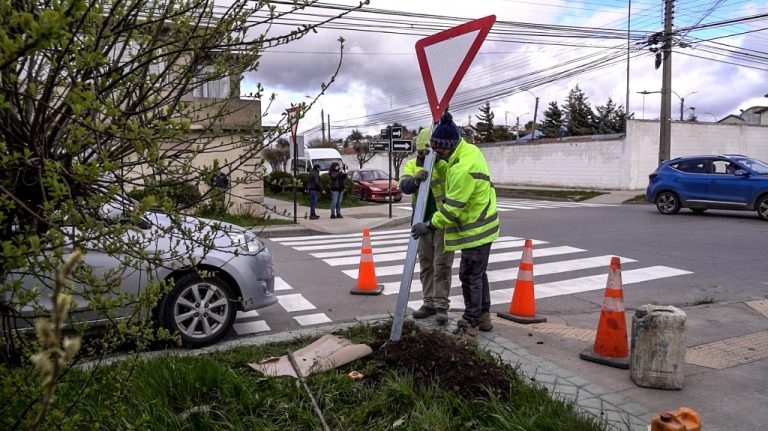 INSTALACIÓN DE SEÑALÉTICAS (9)