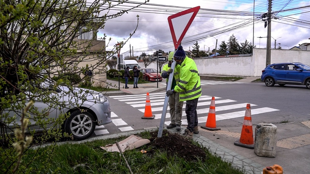 INSTALACIÓN DE SEÑALÉTICAS (9)