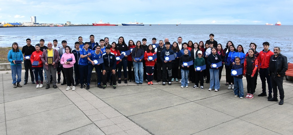 PREMIACIÓN A DEPORTISTAS DESTACADOS 2025 (3)